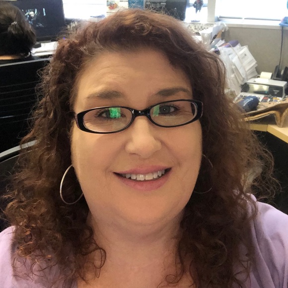 Meet your Posher, Lisa - Picture 2 of 5